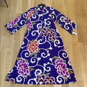 NWT: Natori Samarkand silk-road themed polyester robe, size M